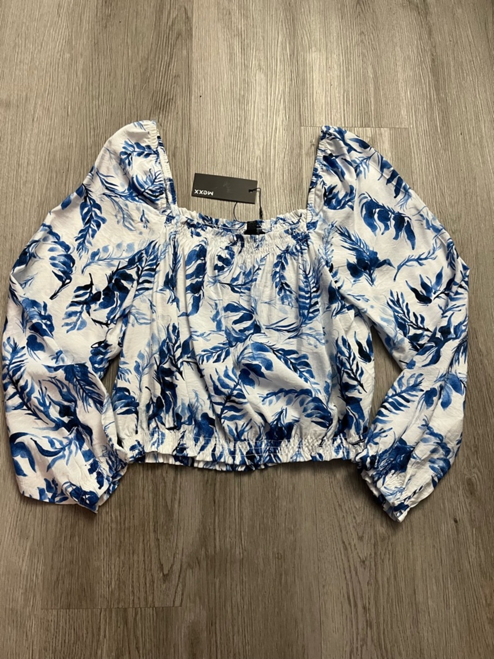 🔥164–NWT Mexx White and Blue Floral Smocked Crop Top